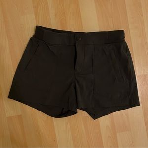 Athleta Trekkie Short Size 4